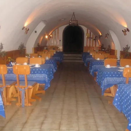 Krisztina Panzio Hotel *